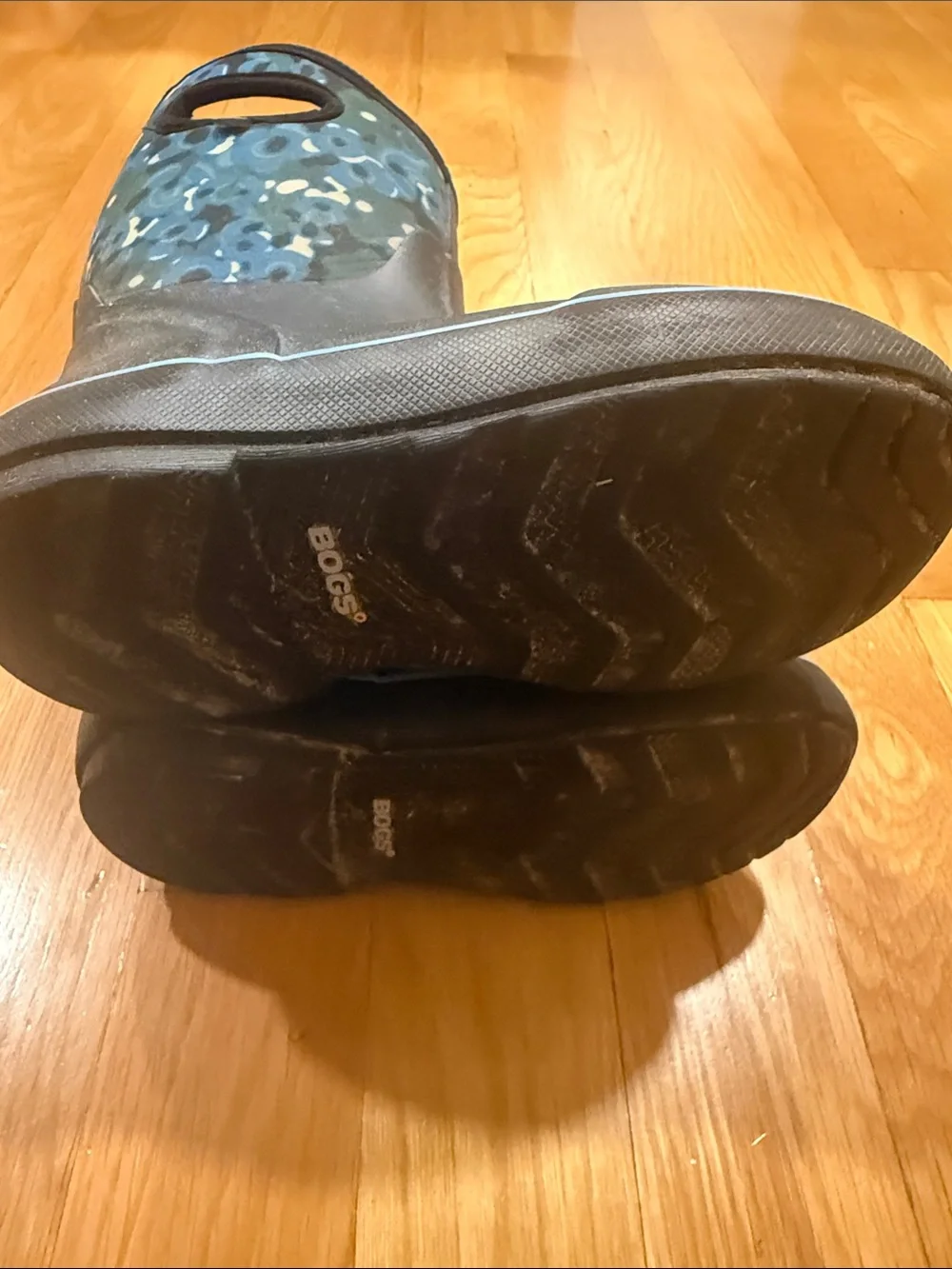 Bogs girls snow boots size 2 .